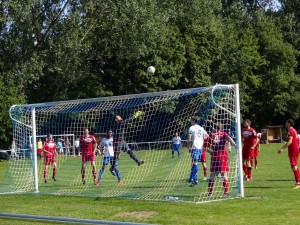 flanke von links und faustabwehr
