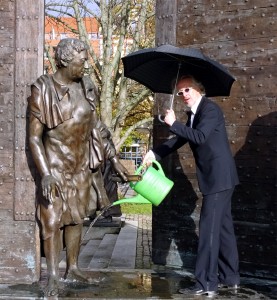 K.-D. Gleitze vom SCHUPPEN 68 sprengt Göttinger Sieben am Landtag