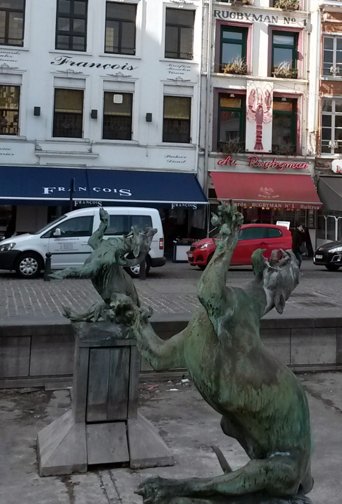 krallen zeigen - fischmarkt brüssel