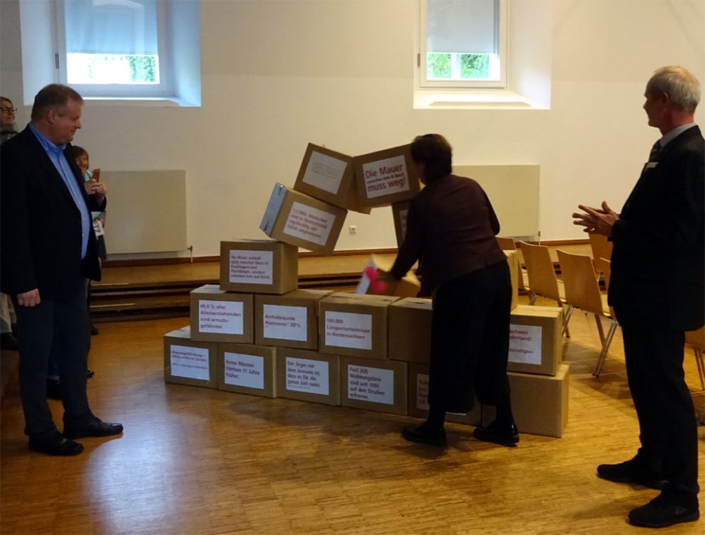 161010Mauer zwischen Arm und Reich Lüneburg