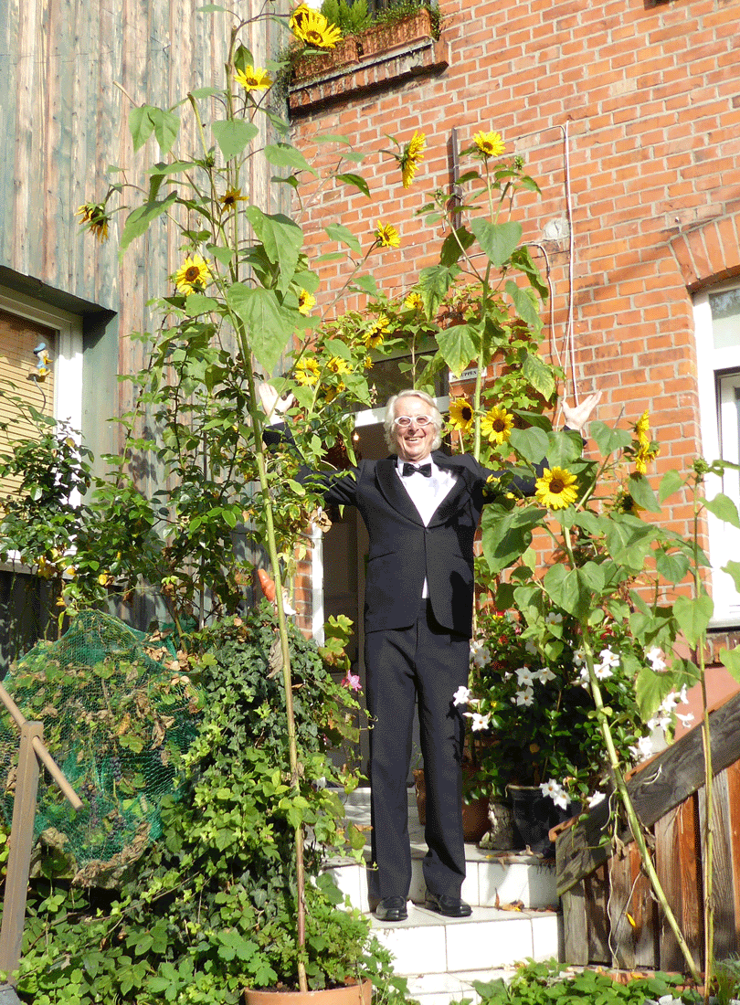 Klaus-Dieter Gleitze- Einweihungsperformance Goldener Neger